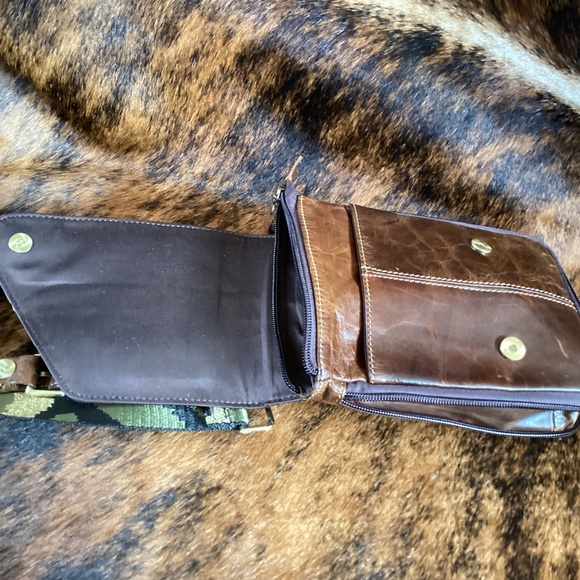 Little Genuine Leather Crossbody Bag With Camo Gold Strap - Picture 4 of 9